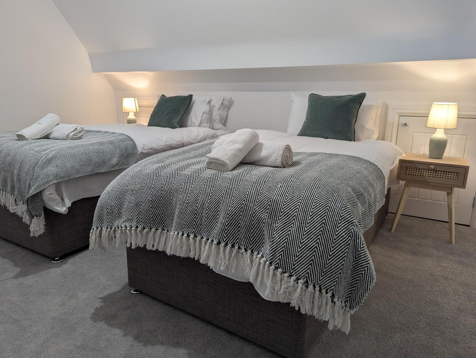 Large 4 Bed Hse, Sleeps 7, 3 Bth, Drive Prkg-4 Cars, M4-A329, Shinfield Studios, 10Mins, Reading, Ascot & Legoland 20Mins, Film Crew, Contractor & Family Friendly Уиннерш Экстерьер фото
